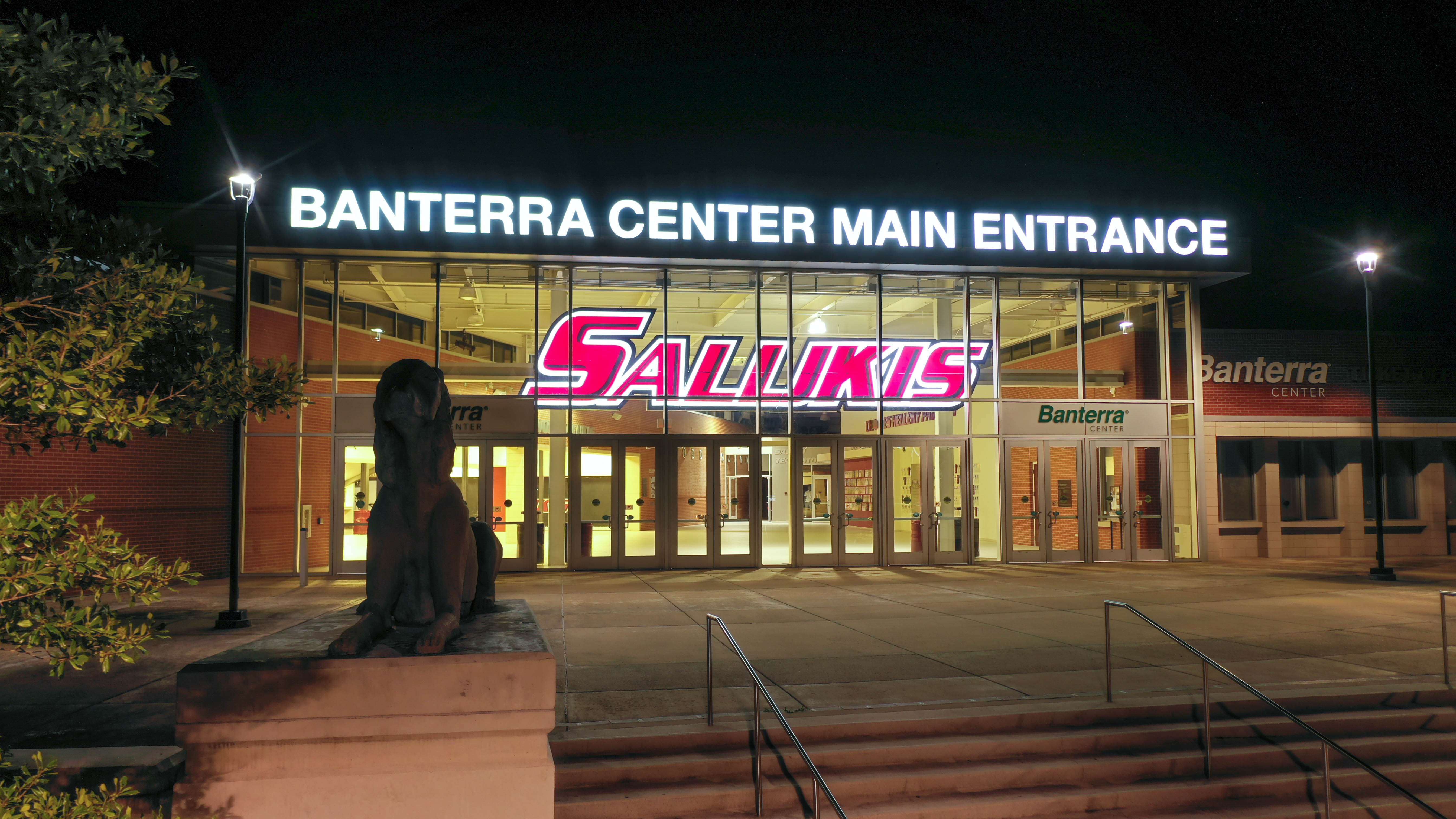 main entrance to Banterra center